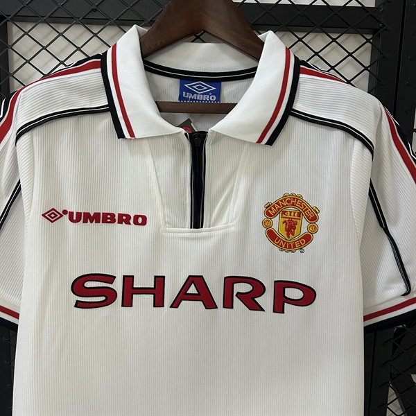 Áo Bóng Đá Retro Manchester United 1998/00 - Bản Kỷ Niệm Áo Bóng Đá Retro Manchester United 1998/00 - Bản Kỷ Niệm